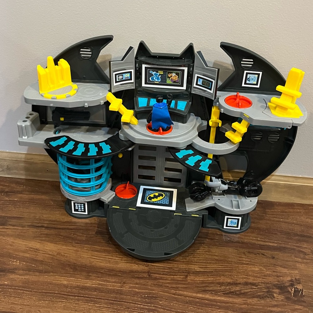 BATMAN BatCave Imaginext Super Friends Batcave